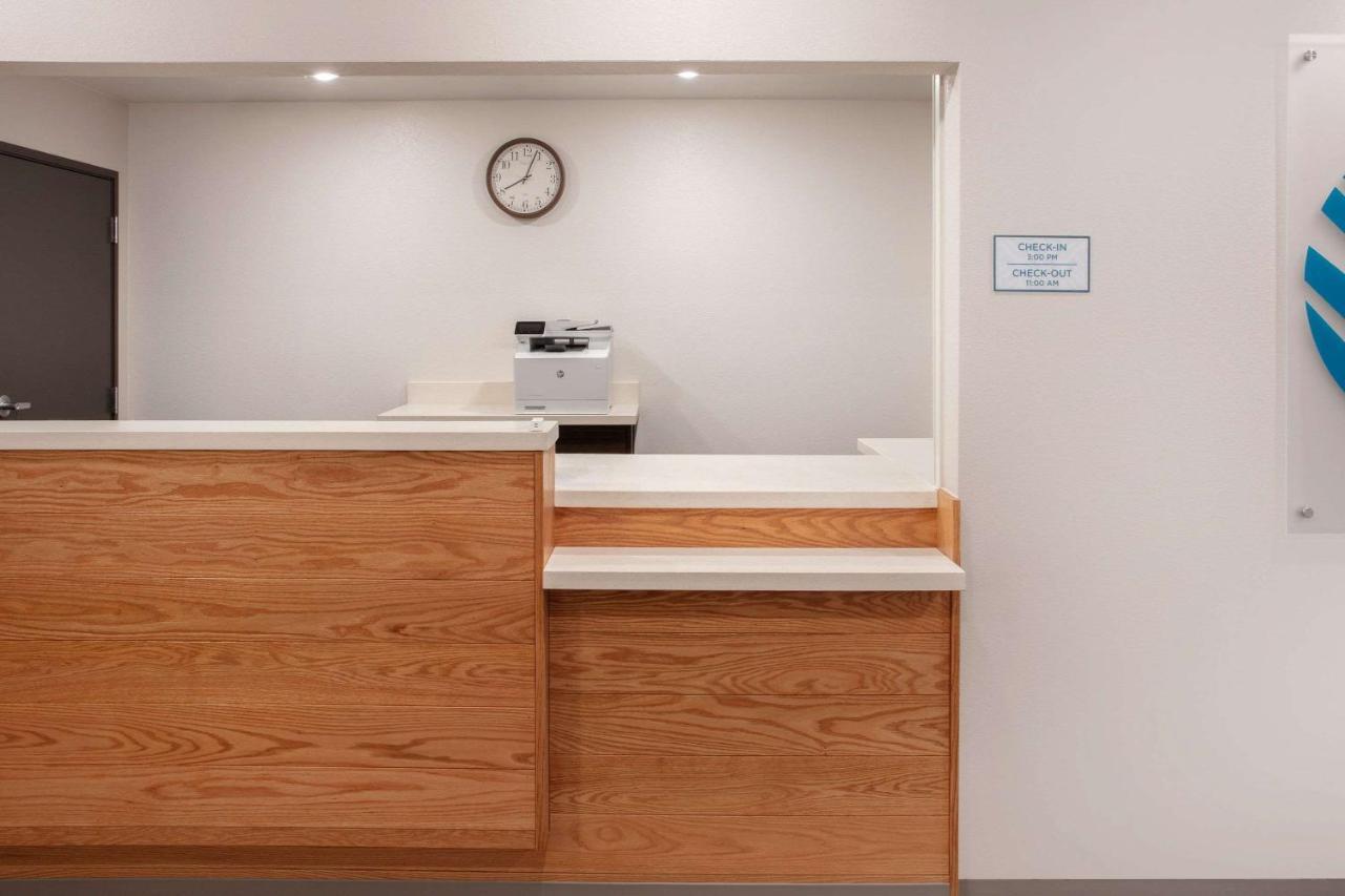 Wood Spring Suites Washington Dc East Arena Drive Lake Arbor 외부 사진